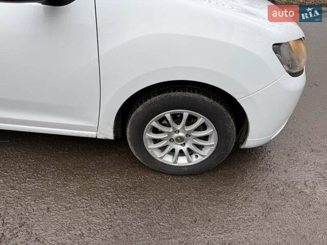 Белый Рено Логан, объемом двигателя 1.46 л и пробегом 190 тыс. км за 6900 $, фото 5 на Automoto.ua