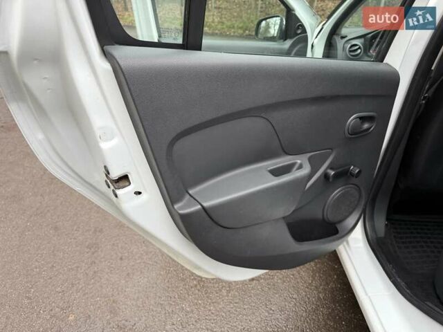 Белый Рено Логан, объемом двигателя 1.46 л и пробегом 190 тыс. км за 6900 $, фото 14 на Automoto.ua