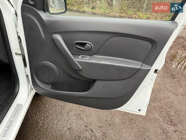Белый Рено Логан, объемом двигателя 1.46 л и пробегом 190 тыс. км за 6900 $, фото 17 на Automoto.ua