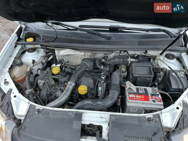 Білий Рено Логан, об'ємом двигуна 1.46 л та пробігом 270 тис. км за 6200 $, фото 11 на Automoto.ua