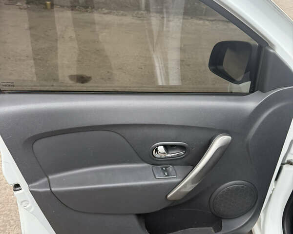 Белый Рено Логан, объемом двигателя 1.46 л и пробегом 120 тыс. км за 9200 $, фото 11 на Automoto.ua