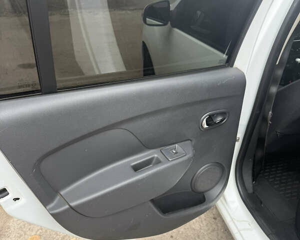 Белый Рено Логан, объемом двигателя 1.46 л и пробегом 120 тыс. км за 9200 $, фото 10 на Automoto.ua