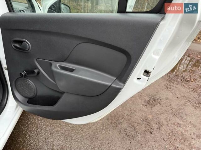 Белый Рено Логан, объемом двигателя 1.46 л и пробегом 190 тыс. км за 6900 $, фото 15 на Automoto.ua