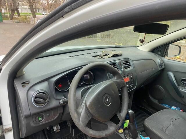 Білий Рено Логан, об'ємом двигуна 1.6 л та пробігом 650 тис. км за 3000 $, фото 6 на Automoto.ua