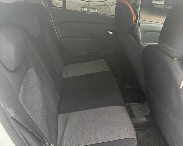 Белый Рено Логан, объемом двигателя 1.46 л и пробегом 120 тыс. км за 9200 $, фото 18 на Automoto.ua