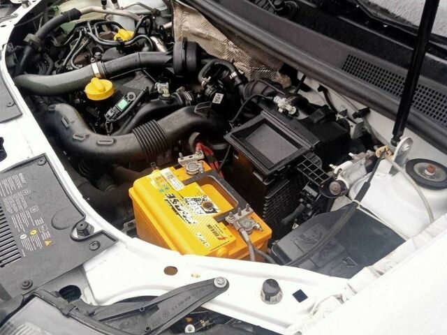 Білий Рено Логан, об'ємом двигуна 1.5 л та пробігом 205 тис. км за 6001 $, фото 8 на Automoto.ua