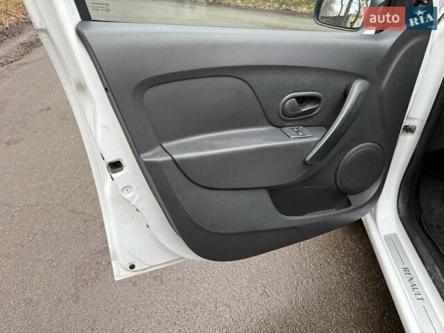 Белый Рено Логан, объемом двигателя 1.46 л и пробегом 190 тыс. км за 6900 $, фото 6 на Automoto.ua