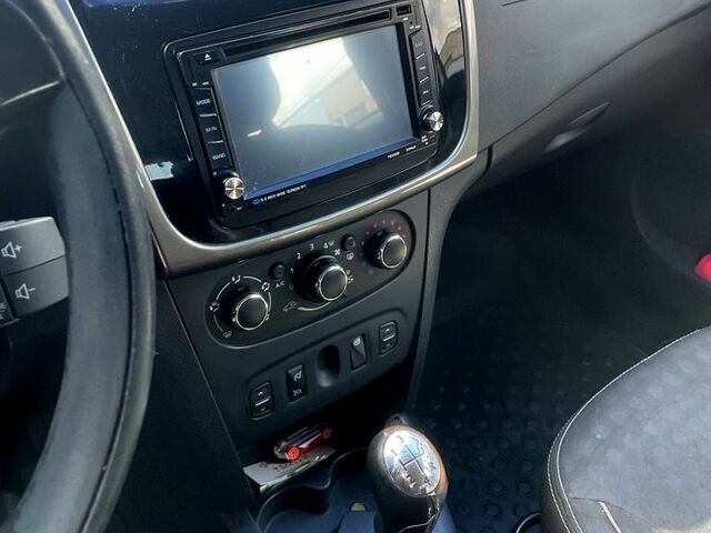 Белый Рено Логан, объемом двигателя 1.5 л и пробегом 268 тыс. км за 5500 $, фото 5 на Automoto.ua