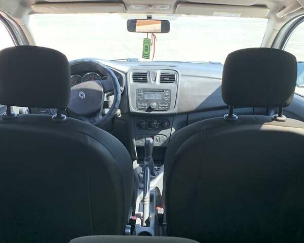 Белый Рено Логан, объемом двигателя 1.6 л и пробегом 255 тыс. км за 4200 $, фото 5 на Automoto.ua