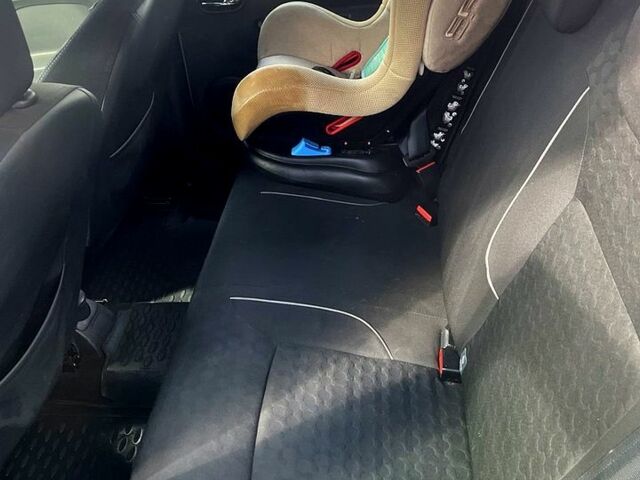 Белый Рено Логан, объемом двигателя 1.5 л и пробегом 268 тыс. км за 5500 $, фото 6 на Automoto.ua