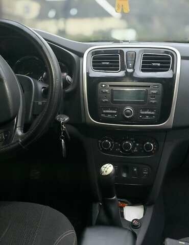 Білий Рено Логан, об'ємом двигуна 1.46 л та пробігом 310 тис. км за 6200 $, фото 5 на Automoto.ua