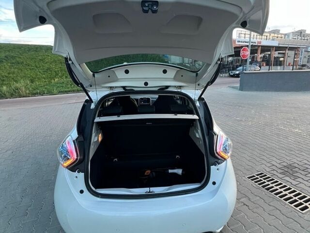 Белый Рено Логан, объемом двигателя 0 л и пробегом 221 тыс. км за 5320 $, фото 5 на Automoto.ua