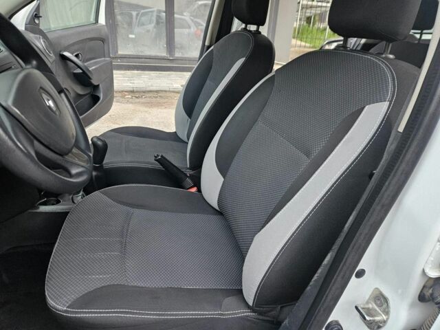 Белый Рено Логан, объемом двигателя 1.5 л и пробегом 138 тыс. км за 6800 $, фото 2 на Automoto.ua