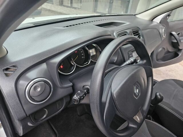 Белый Рено Логан, объемом двигателя 1.5 л и пробегом 138 тыс. км за 6800 $, фото 1 на Automoto.ua