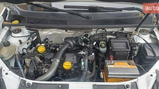 Белый Рено Логан, объемом двигателя 1.46 л и пробегом 226 тыс. км за 5900 $, фото 5 на Automoto.ua