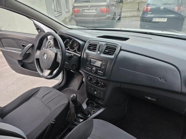 Белый Рено Логан, объемом двигателя 1.5 л и пробегом 138 тыс. км за 6800 $, фото 4 на Automoto.ua