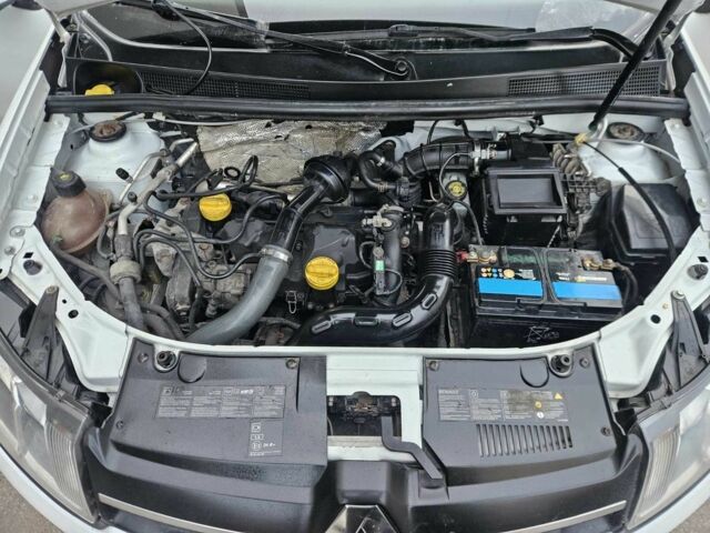 Белый Рено Логан, объемом двигателя 1.5 л и пробегом 138 тыс. км за 6800 $, фото 14 на Automoto.ua