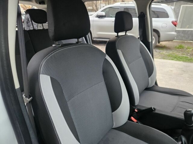 Белый Рено Логан, объемом двигателя 1.5 л и пробегом 138 тыс. км за 6800 $, фото 7 на Automoto.ua