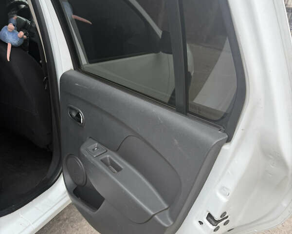 Белый Рено Логан, объемом двигателя 1.46 л и пробегом 120 тыс. км за 9200 $, фото 17 на Automoto.ua