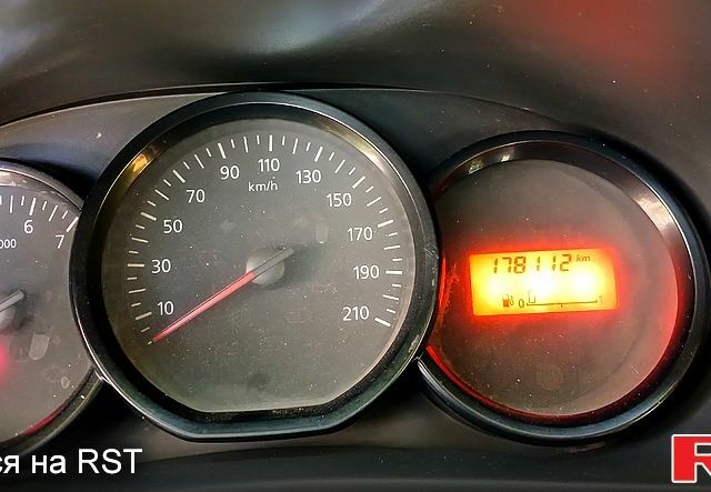 Білий Рено Логан, об'ємом двигуна 1.1 л та пробігом 178 тис. км за 4100 $, фото 4 на Automoto.ua