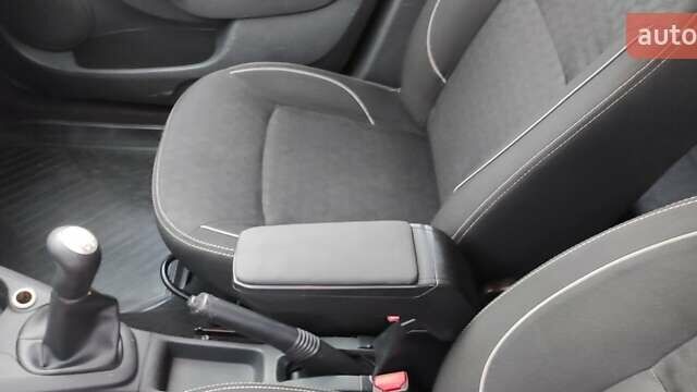 Білий Рено Логан, об'ємом двигуна 1.46 л та пробігом 165 тис. км за 9400 $, фото 3 на Automoto.ua