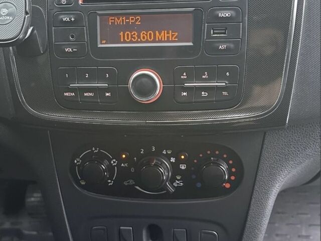 Білий Рено Логан, об'ємом двигуна 1.5 л та пробігом 74 тис. км за 8800 $, фото 19 на Automoto.ua