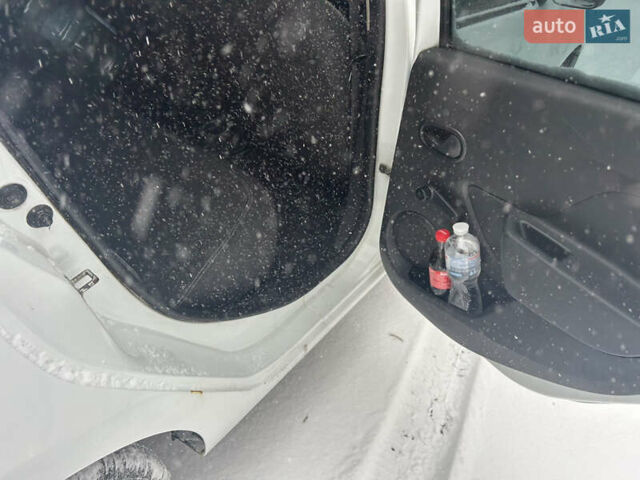 Белый Рено Логан, объемом двигателя 1.46 л и пробегом 268 тыс. км за 6500 $, фото 7 на Automoto.ua