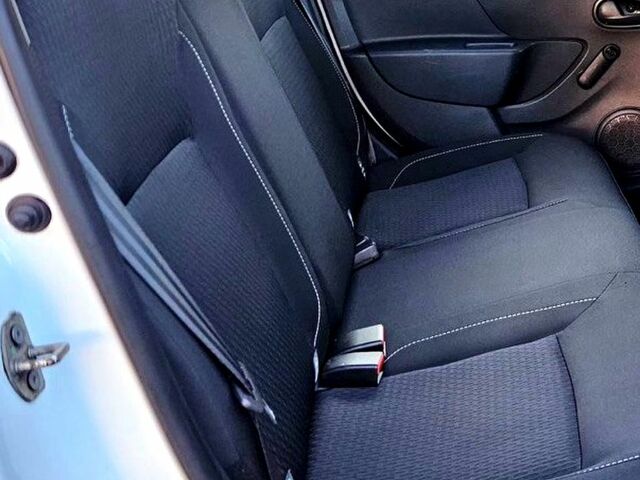 Белый Рено Логан, объемом двигателя 1.5 л и пробегом 740 тыс. км за 8800 $, фото 9 на Automoto.ua