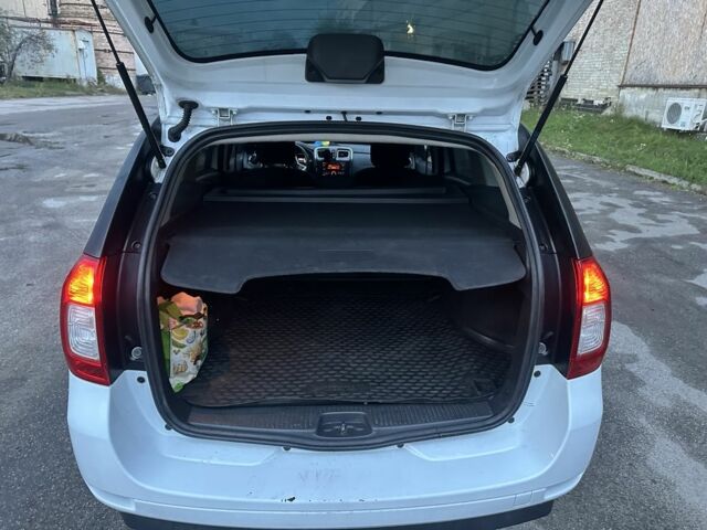 Рено Логан 2017 у Києві на Automoto.ua Білий Рено Логан, об'ємом двигуна 1.5 л та пробігом 300 тис. км за 8200 $, фото 4 на Automoto.ua