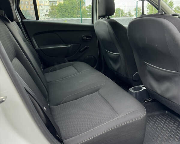 Белый Рено Логан, объемом двигателя 1.46 л и пробегом 170 тыс. км за 8999 $, фото 6 на Automoto.ua