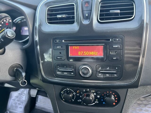 Білий Рено Логан, об'ємом двигуна 1.5 л та пробігом 56 тис. км за 9980 $, фото 17 на Automoto.ua