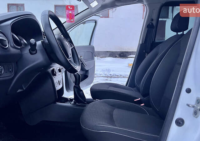 Білий Рено Логан, об'ємом двигуна 1.46 л та пробігом 70 тис. км за 10500 $, фото 11 на Automoto.ua