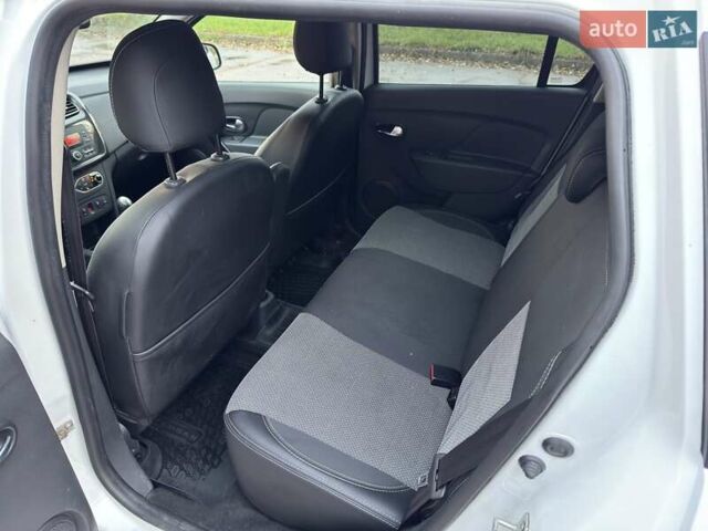 Белый Рено Логан, объемом двигателя 0.9 л и пробегом 73 тыс. км за 9000 $, фото 9 на Automoto.ua