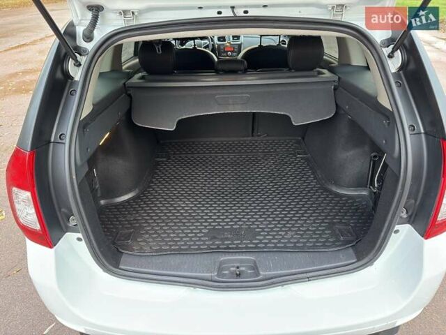 Белый Рено Логан, объемом двигателя 0.9 л и пробегом 73 тыс. км за 9000 $, фото 8 на Automoto.ua