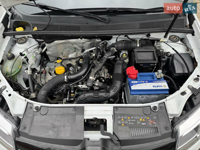 Белый Рено Логан, объемом двигателя 0.9 л и пробегом 73 тыс. км за 9000 $, фото 7 на Automoto.ua