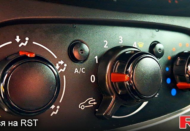 Белый Рено Логан, объемом двигателя 1.5 л и пробегом 73 тыс. км за 10300 $, фото 9 на Automoto.ua