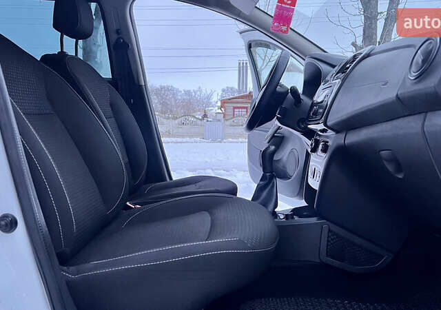 Білий Рено Логан, об'ємом двигуна 1.46 л та пробігом 70 тис. км за 10500 $, фото 14 на Automoto.ua