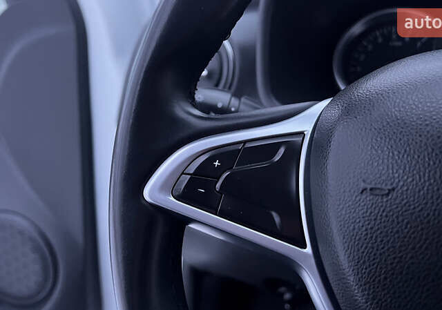 Білий Рено Логан, об'ємом двигуна 1.46 л та пробігом 70 тис. км за 10500 $, фото 22 на Automoto.ua