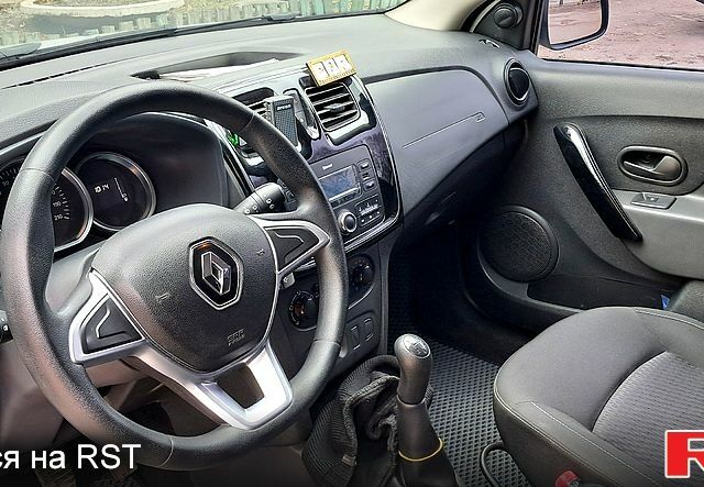 Белый Рено Логан, объемом двигателя 1.5 л и пробегом 70 тыс. км за 8800 $, фото 9 на Automoto.ua
