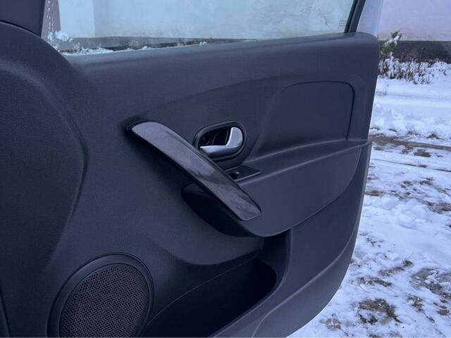 Білий Рено Логан, об'ємом двигуна 1.5 л та пробігом 70 тис. км за 10500 $, фото 22 на Automoto.ua