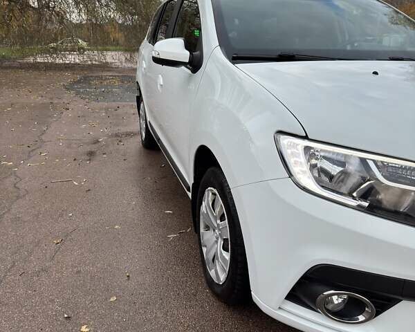 Белый Рено Логан, объемом двигателя 0.9 л и пробегом 73 тыс. км за 9000 $, фото 4 на Automoto.ua