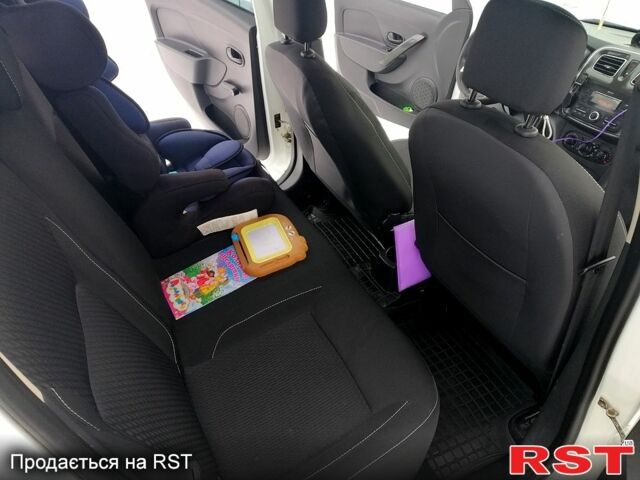 Белый Рено Логан, объемом двигателя 1.5 л и пробегом 221 тыс. км за 5800 $, фото 8 на Automoto.ua