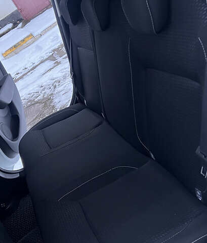 Білий Рено Логан, об'ємом двигуна 1.46 л та пробігом 70 тис. км за 10500 $, фото 17 на Automoto.ua