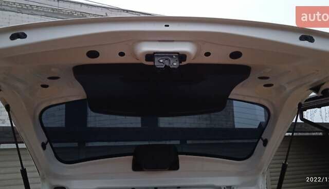 Білий Рено Логан, об'ємом двигуна 1.5 л та пробігом 60 тис. км за 12500 $, фото 7 на Automoto.ua