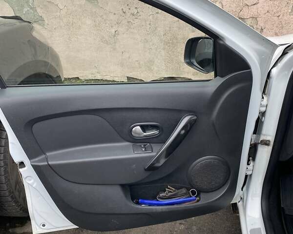 Белый Рено Логан, объемом двигателя 1.46 л и пробегом 86 тыс. км за 11200 $, фото 9 на Automoto.ua