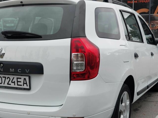 Белый Рено Логан, объемом двигателя 1.5 л и пробегом 75 тыс. км за 9999 $, фото 3 на Automoto.ua