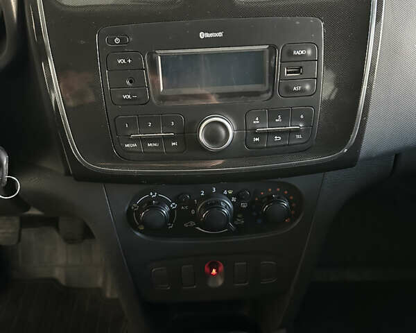 Білий Рено Логан, об'ємом двигуна 1.46 л та пробігом 152 тис. км за 9300 $, фото 17 на Automoto.ua