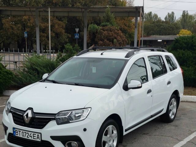 Белый Рено Логан, объемом двигателя 1.5 л и пробегом 75 тыс. км за 9999 $, фото 1 на Automoto.ua