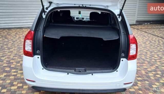 Білий Рено Логан, об'ємом двигуна 1.5 л та пробігом 60 тис. км за 12500 $, фото 6 на Automoto.ua