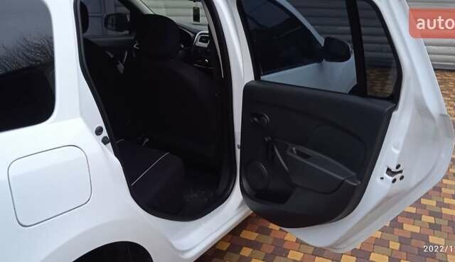 Білий Рено Логан, об'ємом двигуна 1.5 л та пробігом 60 тис. км за 12500 $, фото 8 на Automoto.ua